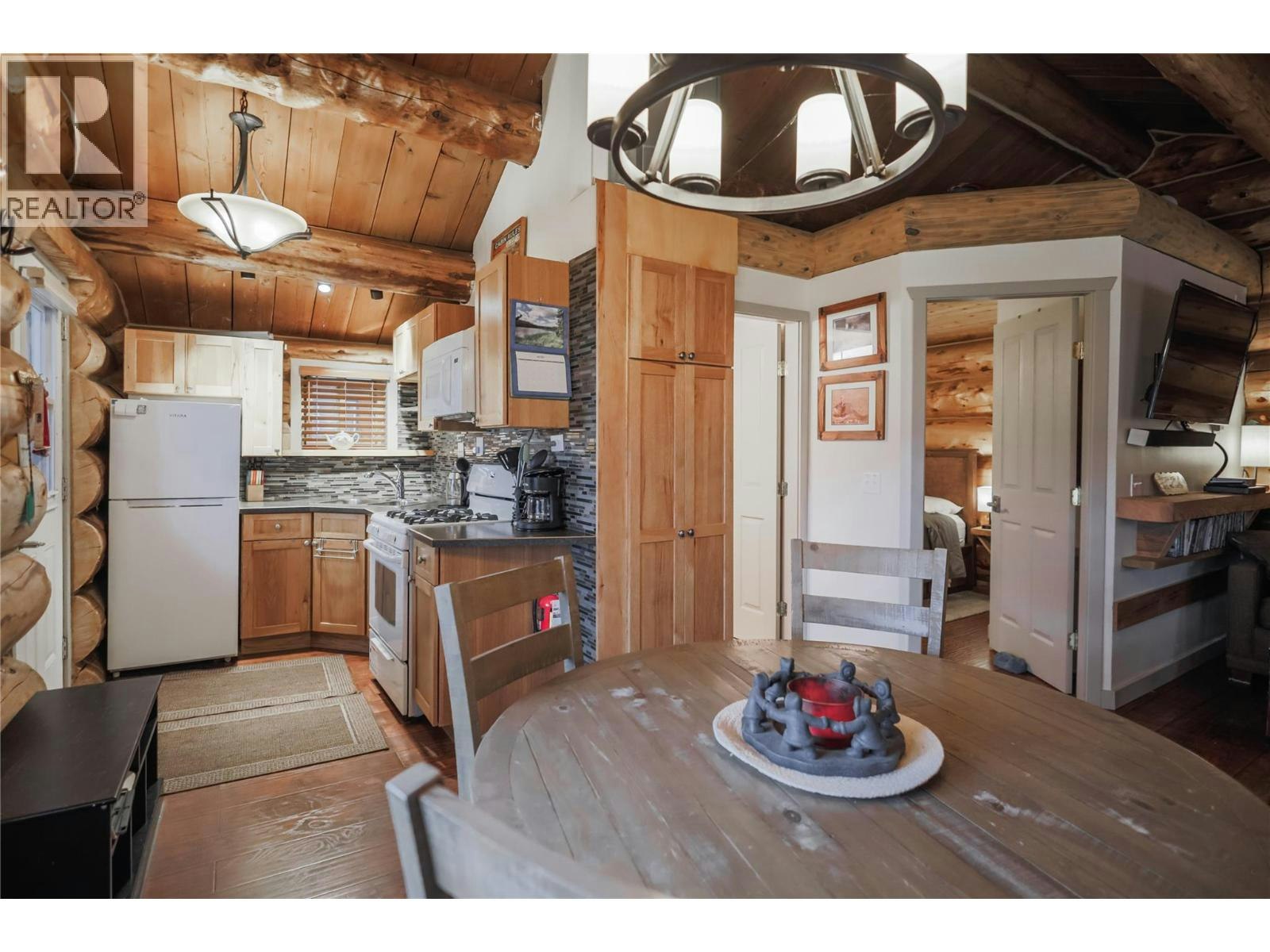 Cabin-10 Hatheume Lake Lodge, Peachland, BC, V1V 1V1 - 9