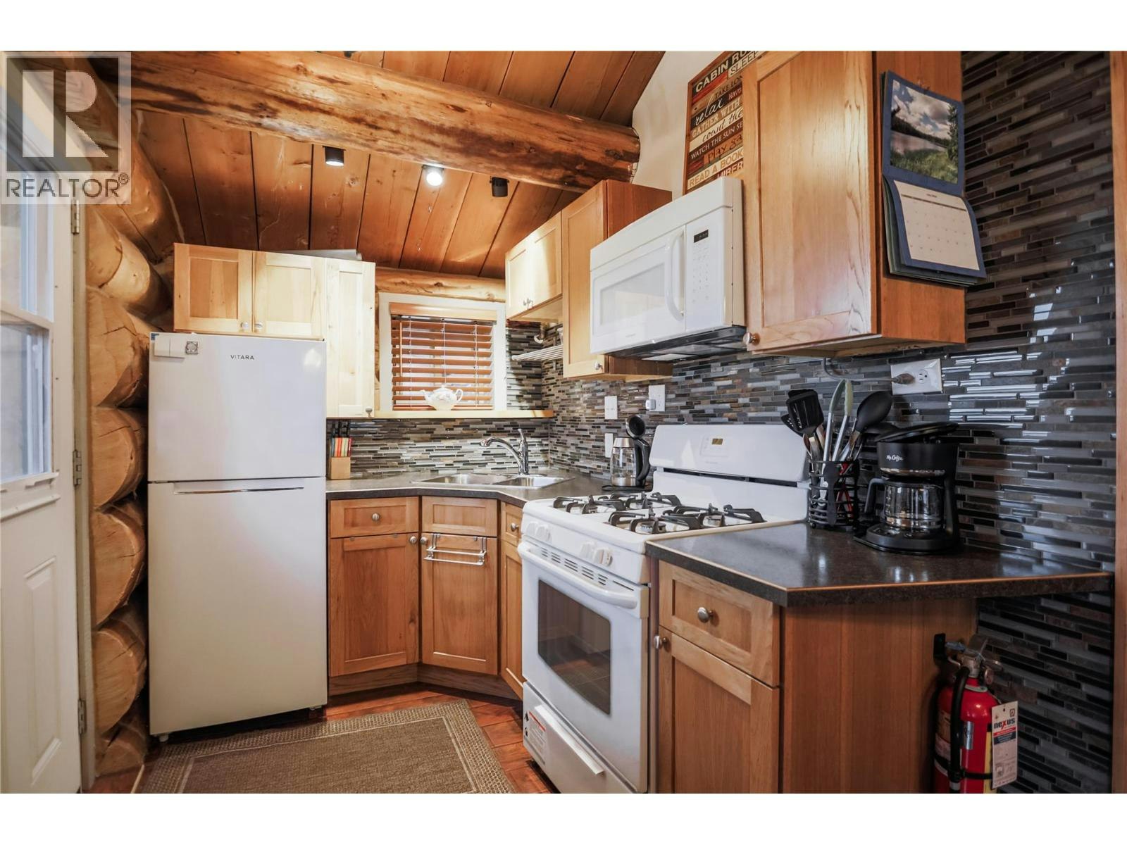 Cabin-10 Hatheume Lake Lodge, Peachland, BC, V1V 1V1 - 7