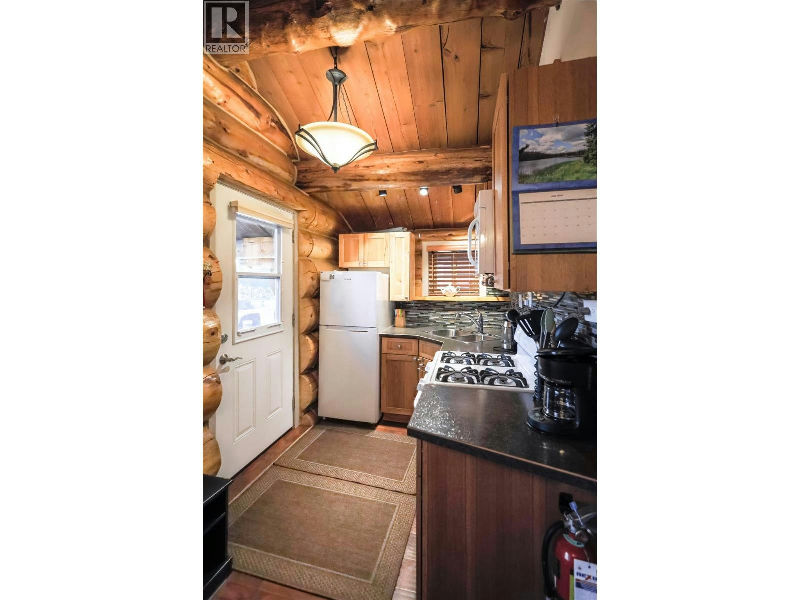 Cabin-10 Hatheume Lake Lodge, Peachland, BC, V1V 1V1 - 6