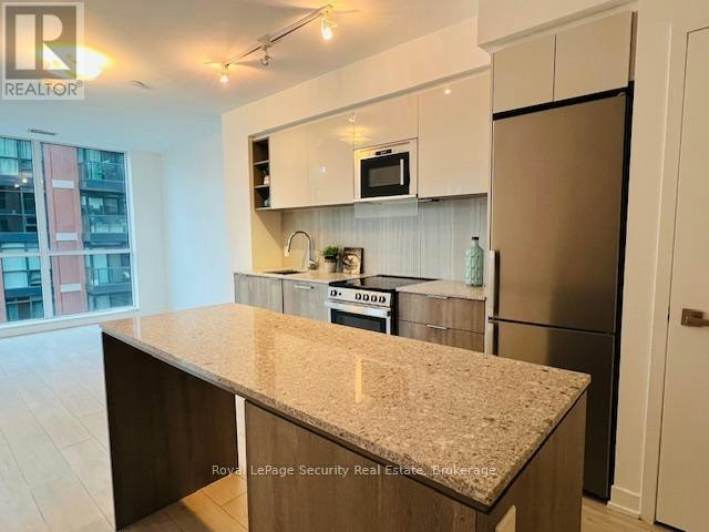645-31 Tippett Road, Toronto, ON, M6H 0C8 - 6