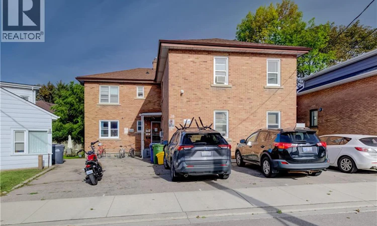 172 Arthur Street S