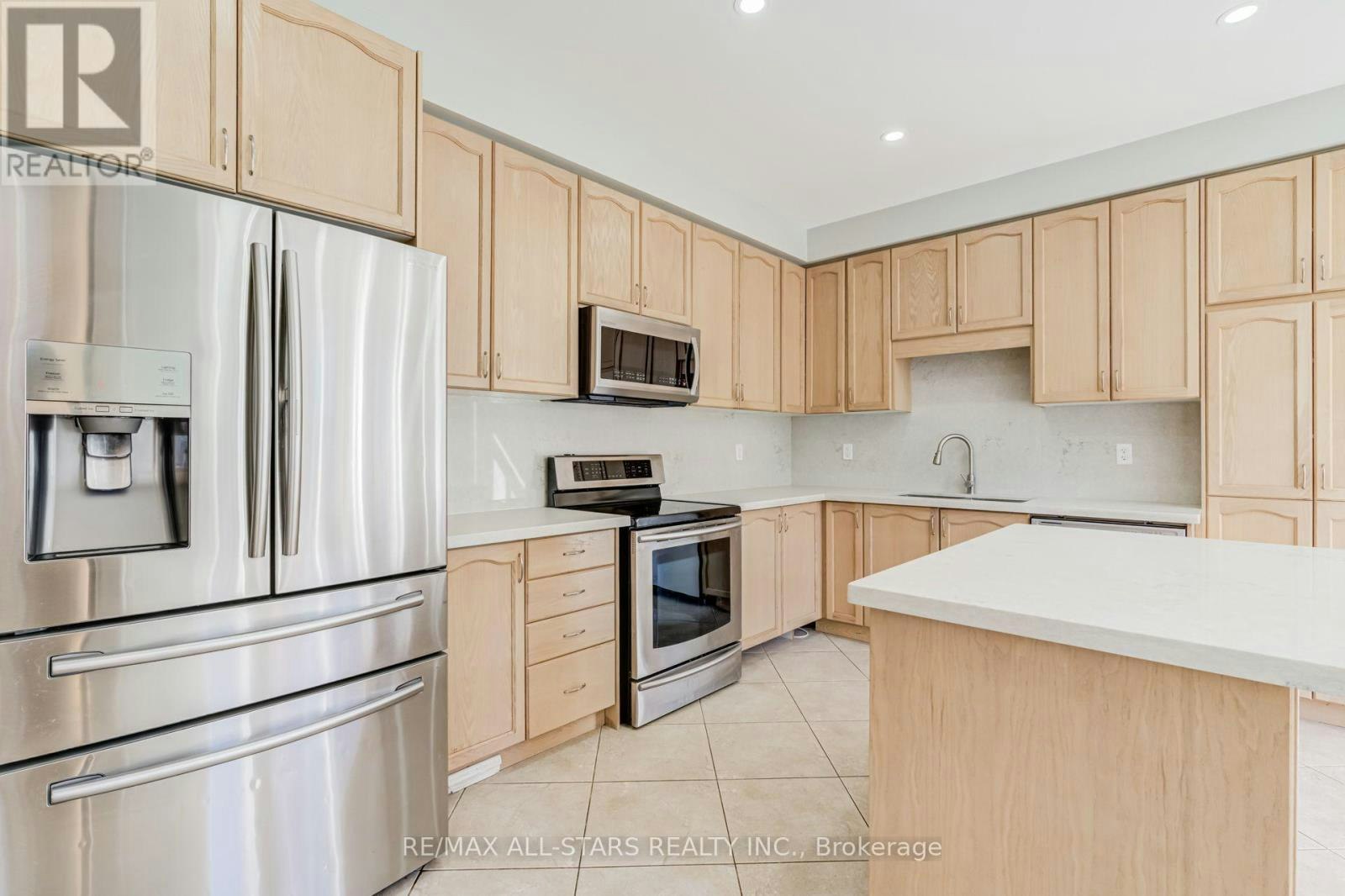 106 Creekland Avenue, Whitchurch-Stouffville, ON, L4A 1X4 - 9