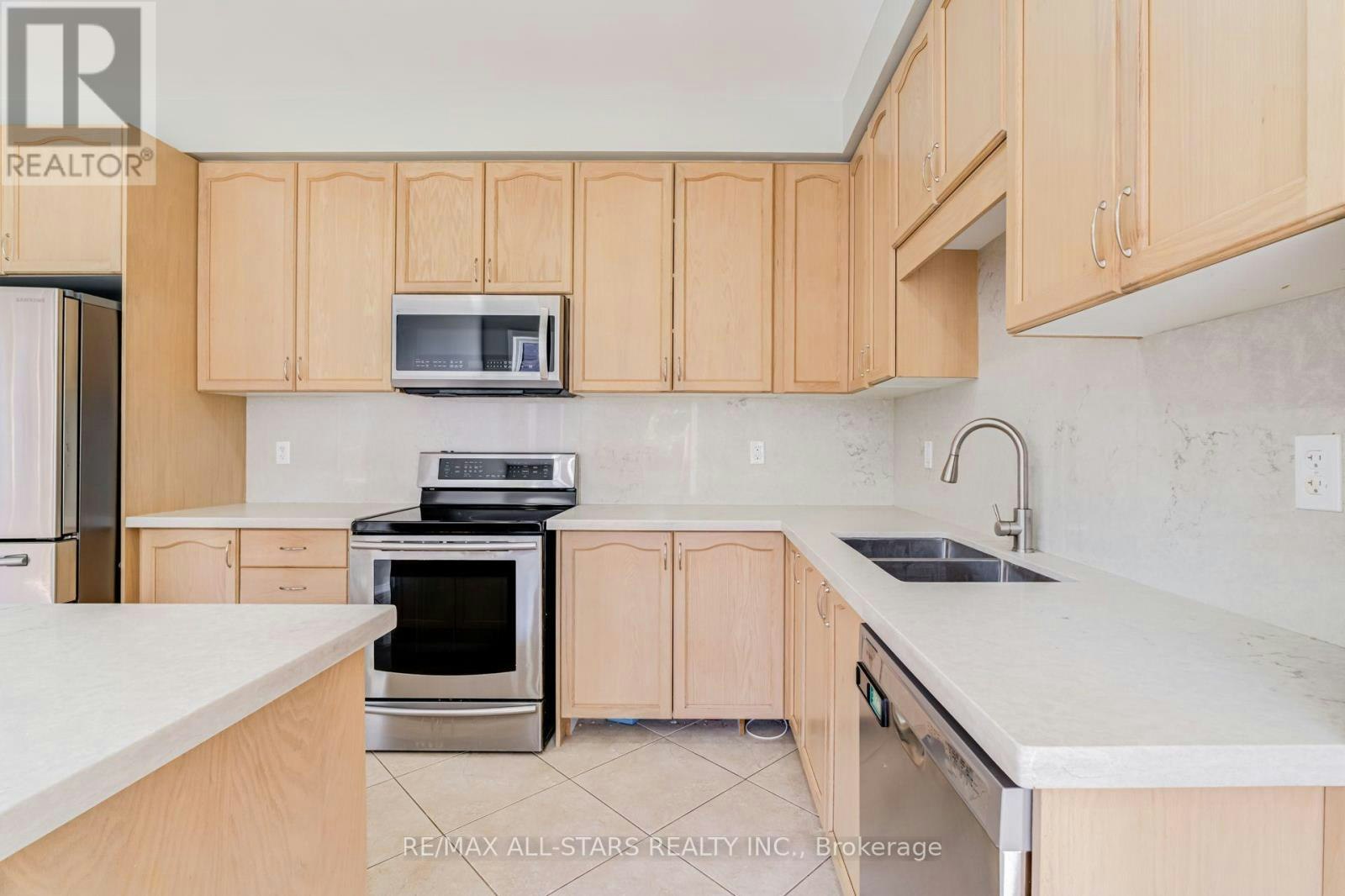 106 Creekland Avenue, Whitchurch-Stouffville, ON, L4A 1X4 - 13