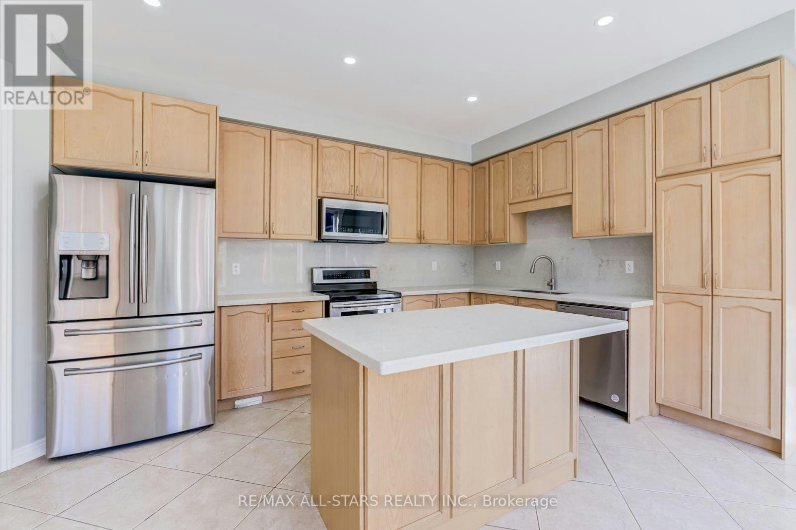 106 Creekland Avenue, Whitchurch-Stouffville, ON, L4A 1X4 - 11