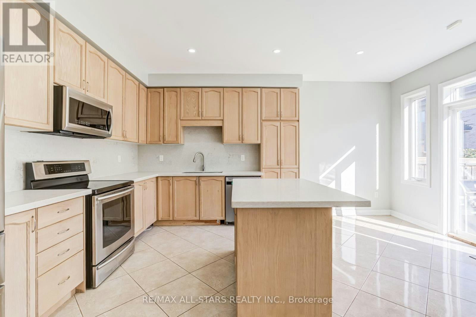 106 Creekland Avenue, Whitchurch-Stouffville, ON, L4A 1X4 - 10