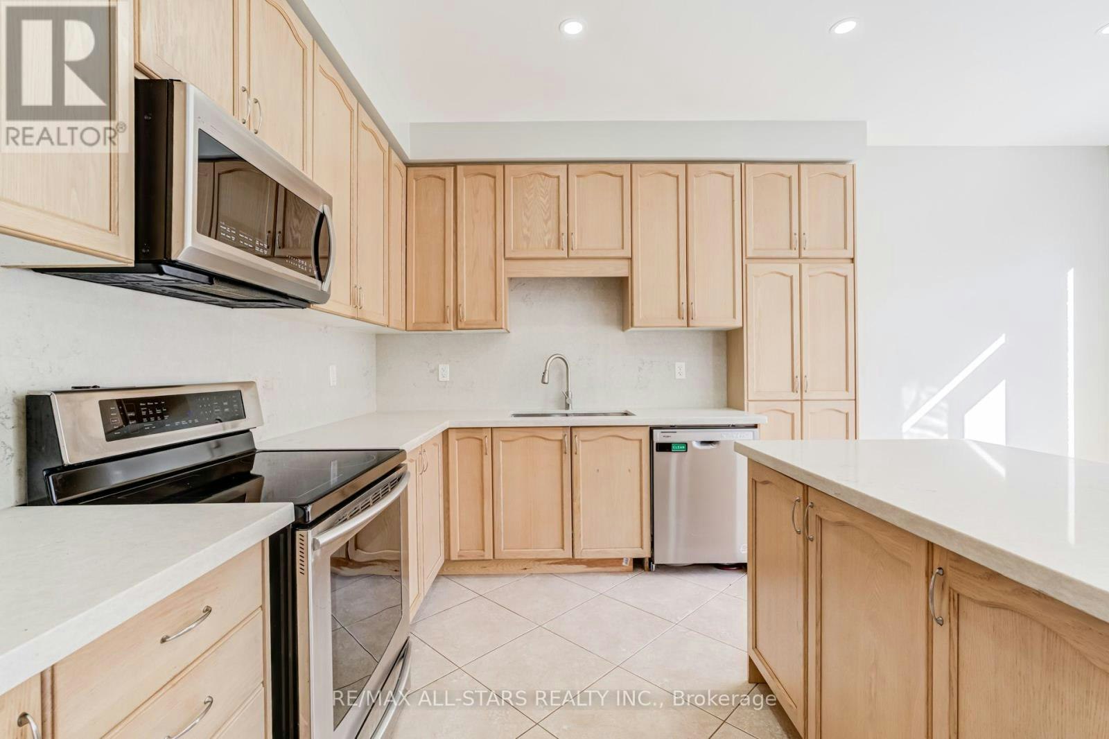 106 Creekland Avenue, Whitchurch-Stouffville, ON, L4A 1X4 - 8