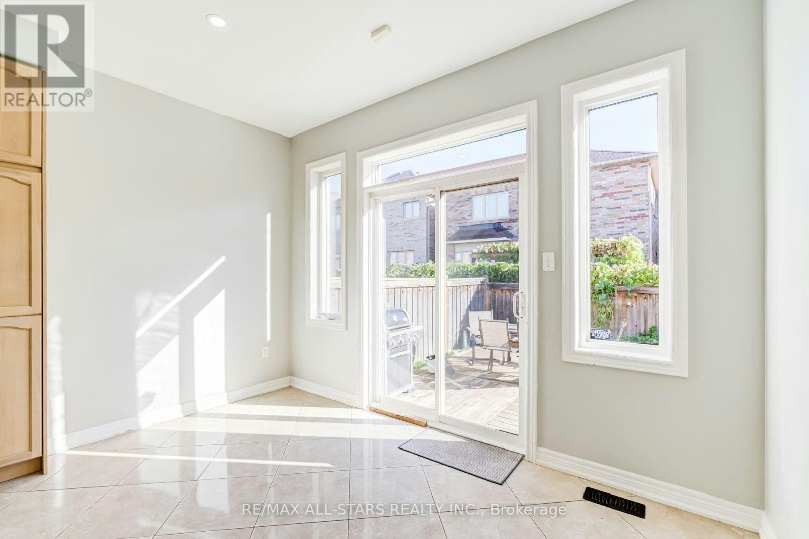 106 Creekland Avenue, Whitchurch-Stouffville, ON, L4A 1X4 - 16