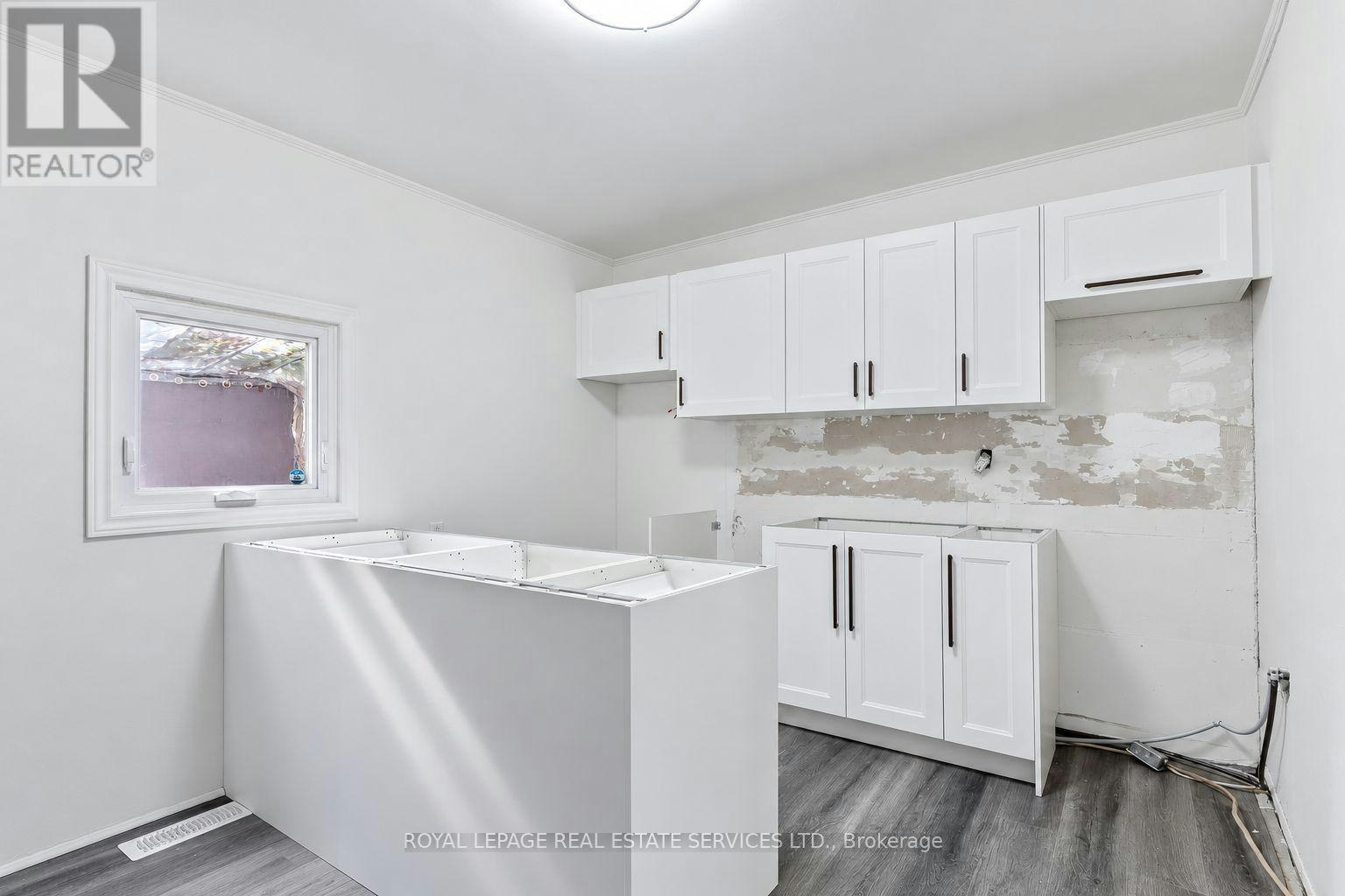 MAIN + BASEMENT-1333 Dupont Street, Toronto, ON, M6H 2A8 - 9