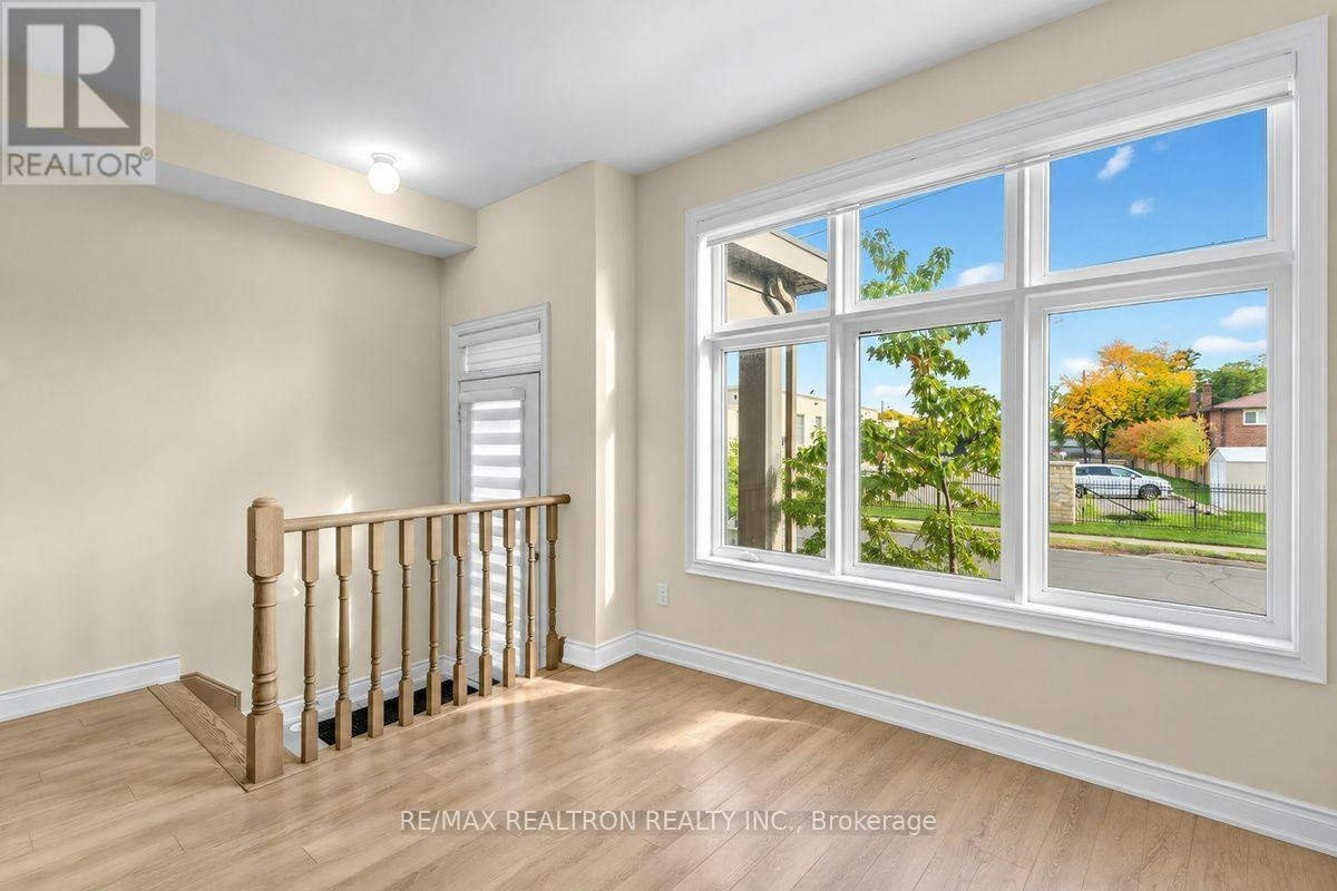 2-2A Muir Avenue, Toronto, ON, M9L 0A6 - 3