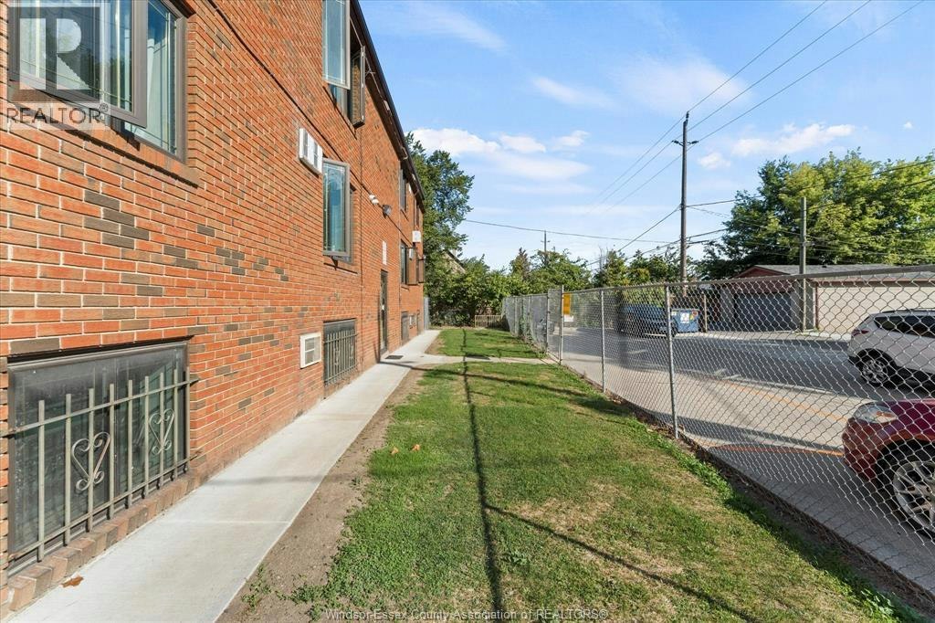 201-1160 Howard, Windsor, ON, N9A 1S7 - 24