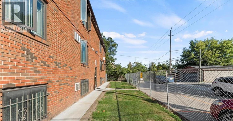 201-1160 Howard, Windsor, ON, N9A 1S7 - 24