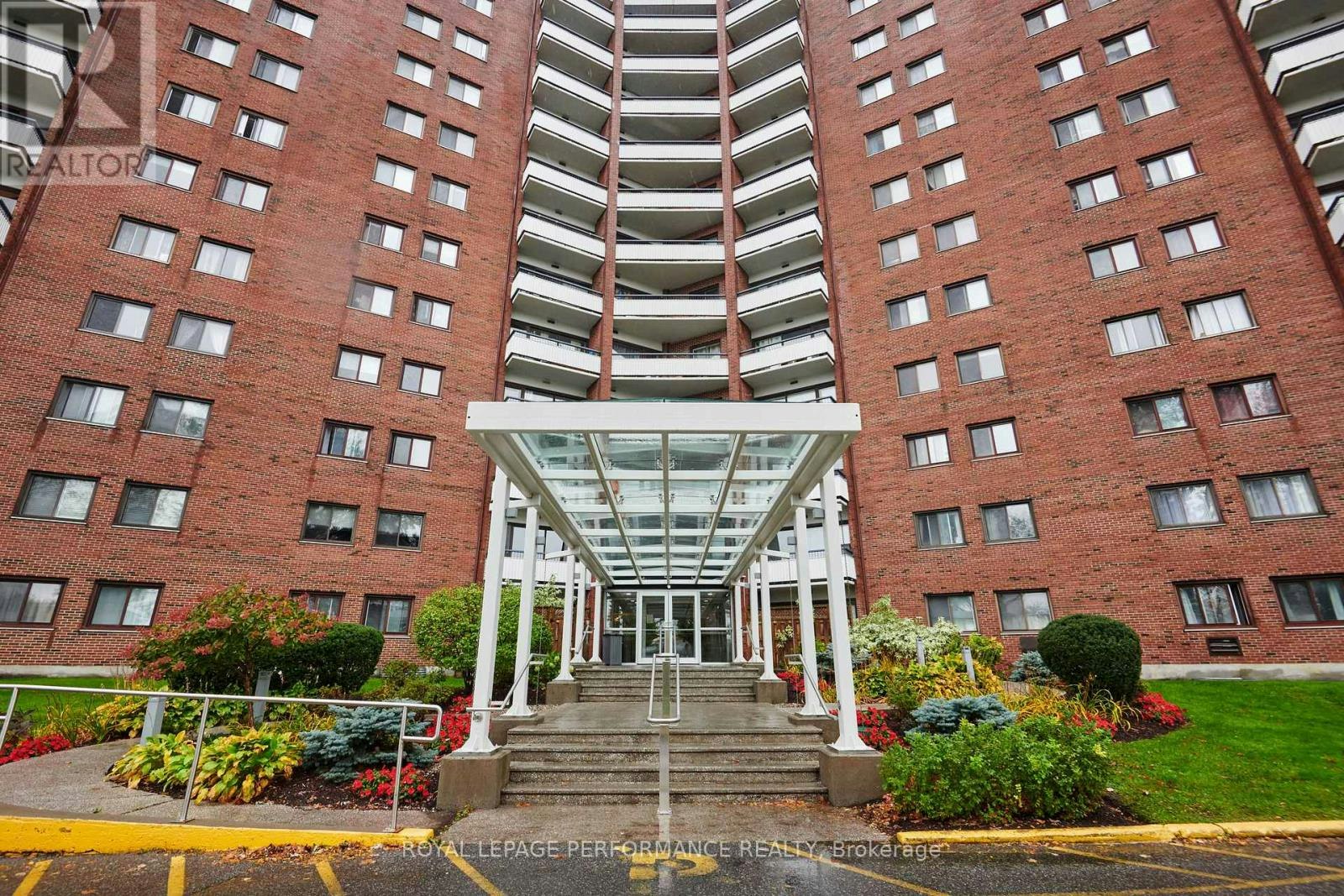 805-20 Chesterton Drive, Ottawa, ON, K2E 6Z7 - 2