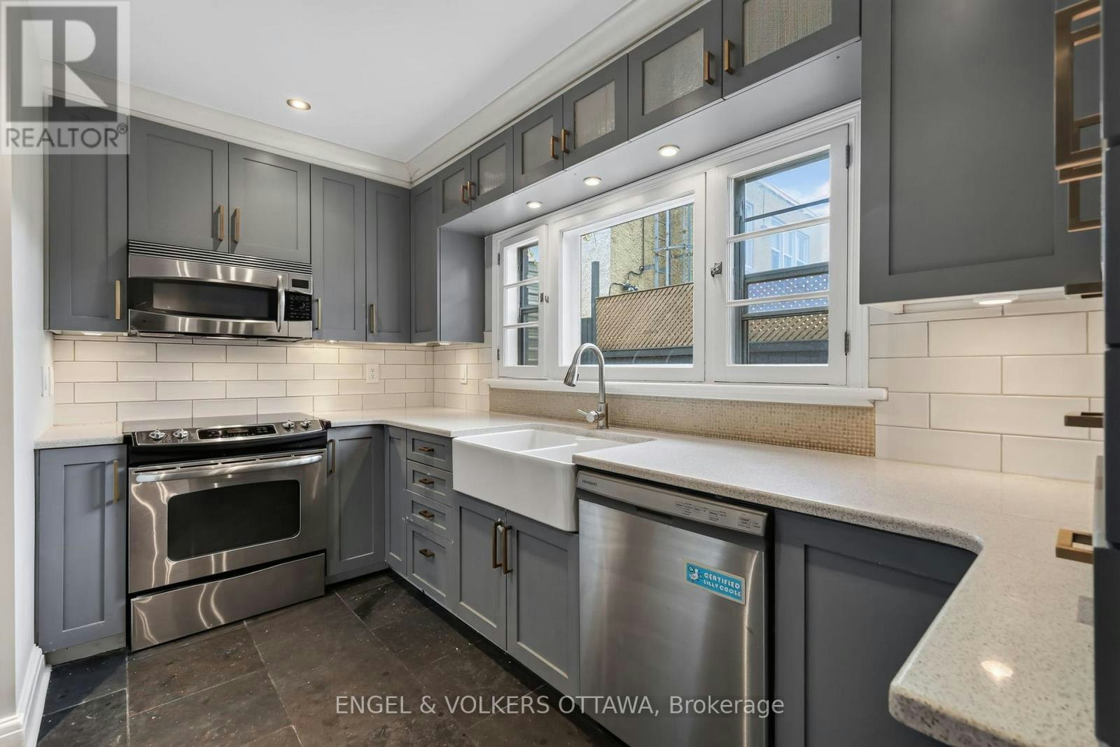 139 Renfrew Avenue, Ottawa, ON, K1S 1Z7 - 11