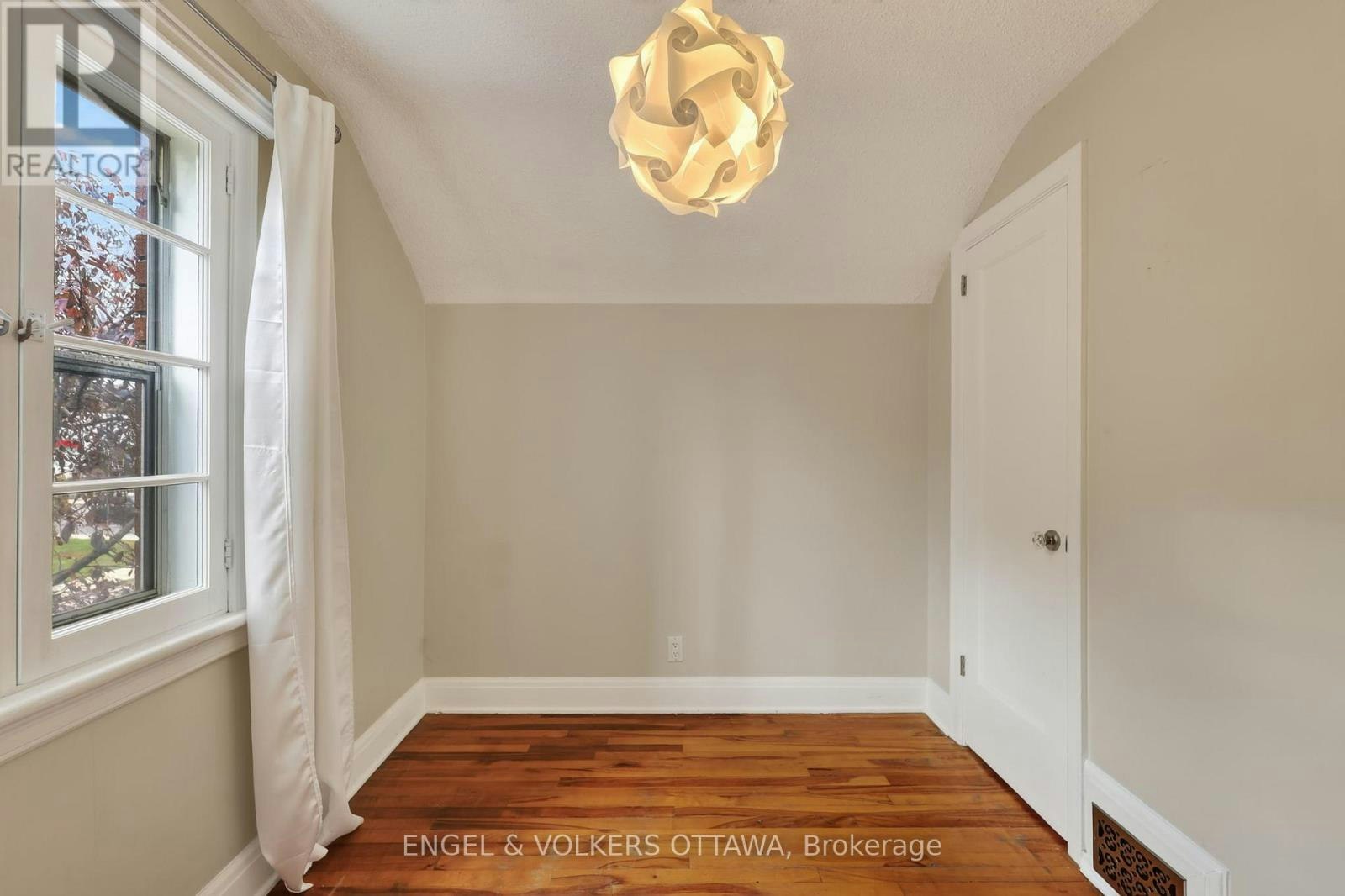 139 Renfrew Avenue, Ottawa, ON, K1S 1Z7 - 23