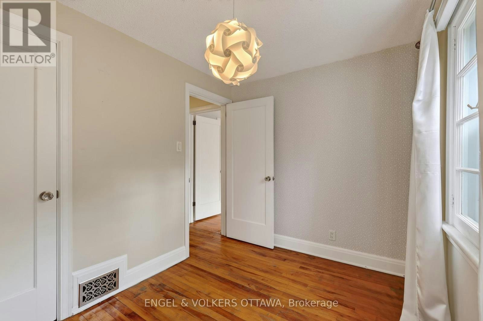 139 Renfrew Avenue, Ottawa, ON, K1S 1Z7 - 24