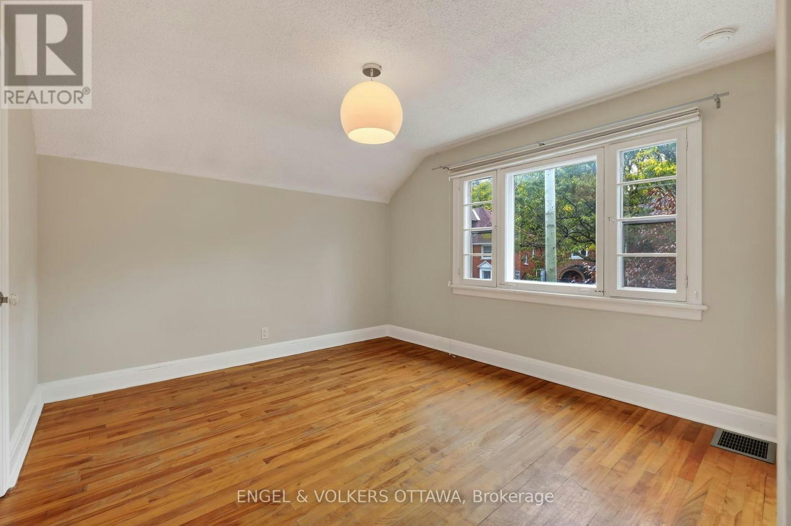 139 Renfrew Avenue, Ottawa, ON, K1S 1Z7 - 17