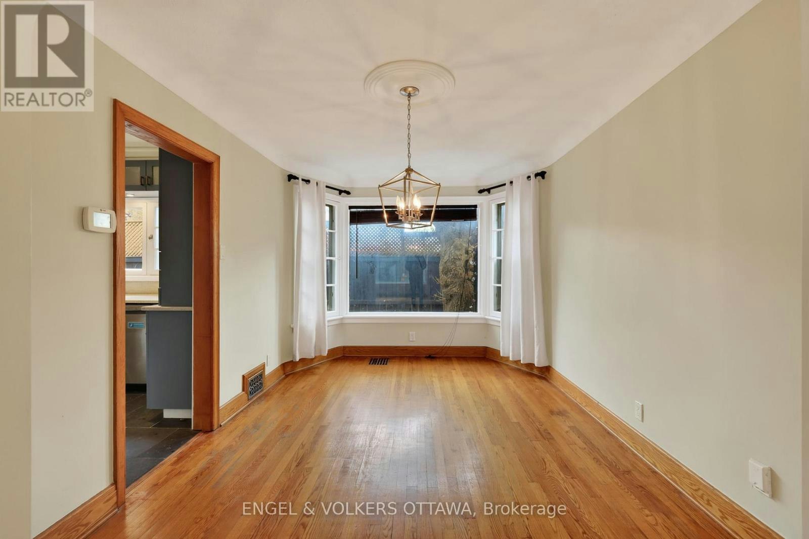 139 Renfrew Avenue, Ottawa, ON, K1S 1Z7 - 9