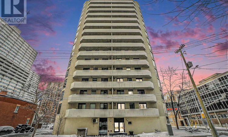 1102-200 Bay Street