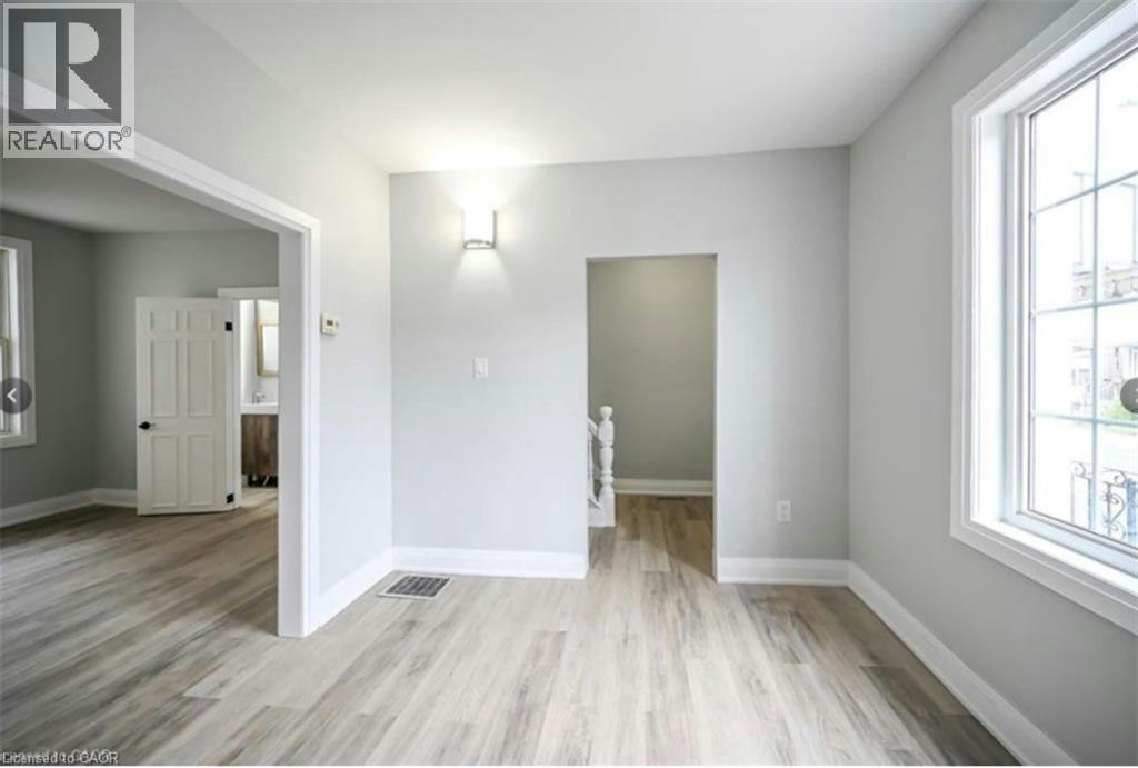 1024 Cannon Street E, Hamilton, ON, L8L 2H6 - 9