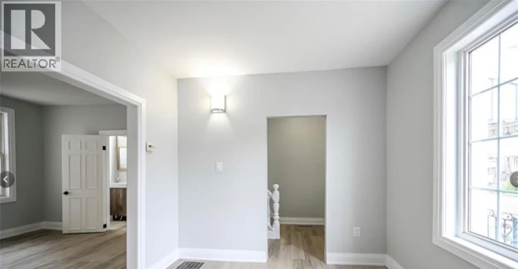 1024 Cannon Street E, Hamilton, ON, L8L 2H6 - 9