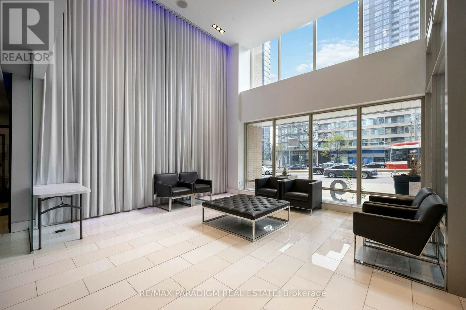 611-9 Spadina Avenue, Toronto, ON, M5V 3M5 - 2