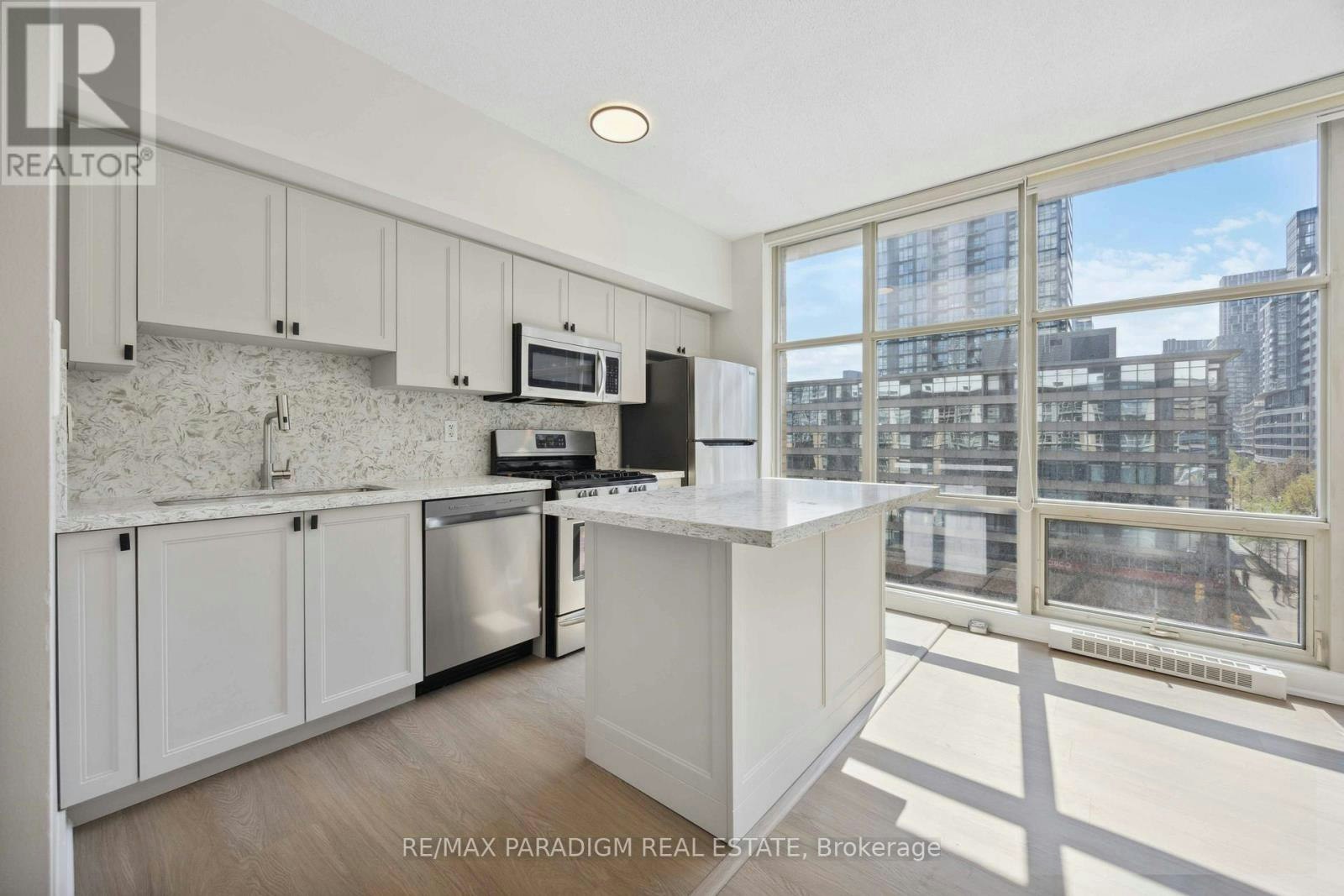 611-9 Spadina Avenue, Toronto, ON, M5V 3M5 - 6