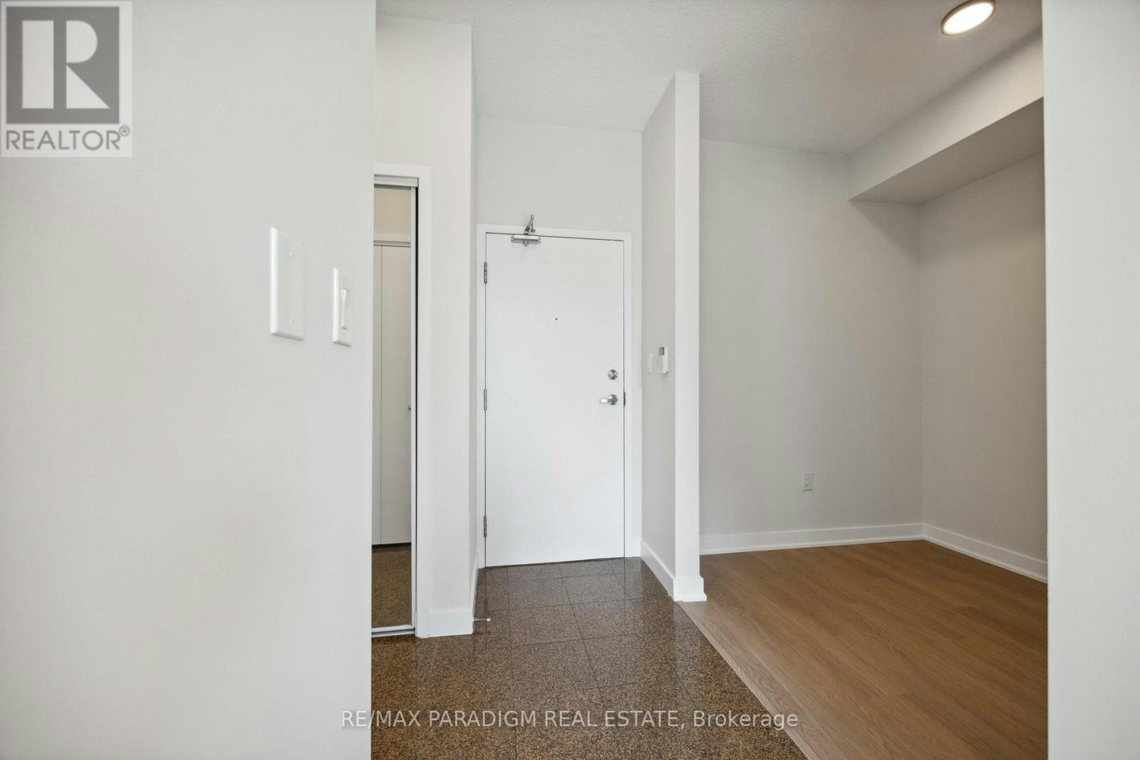 611-9 Spadina Avenue, Toronto, ON, M5V 3M5 - 4