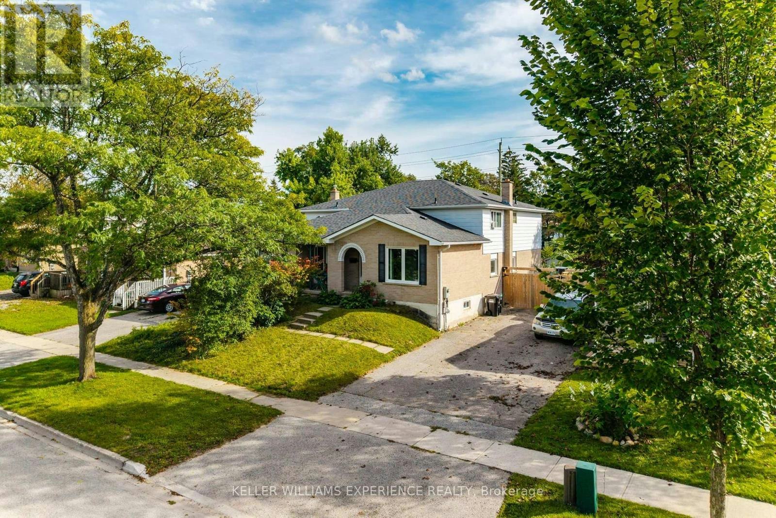 21 B College Crescent, Barrie, ON, L4M 2W4