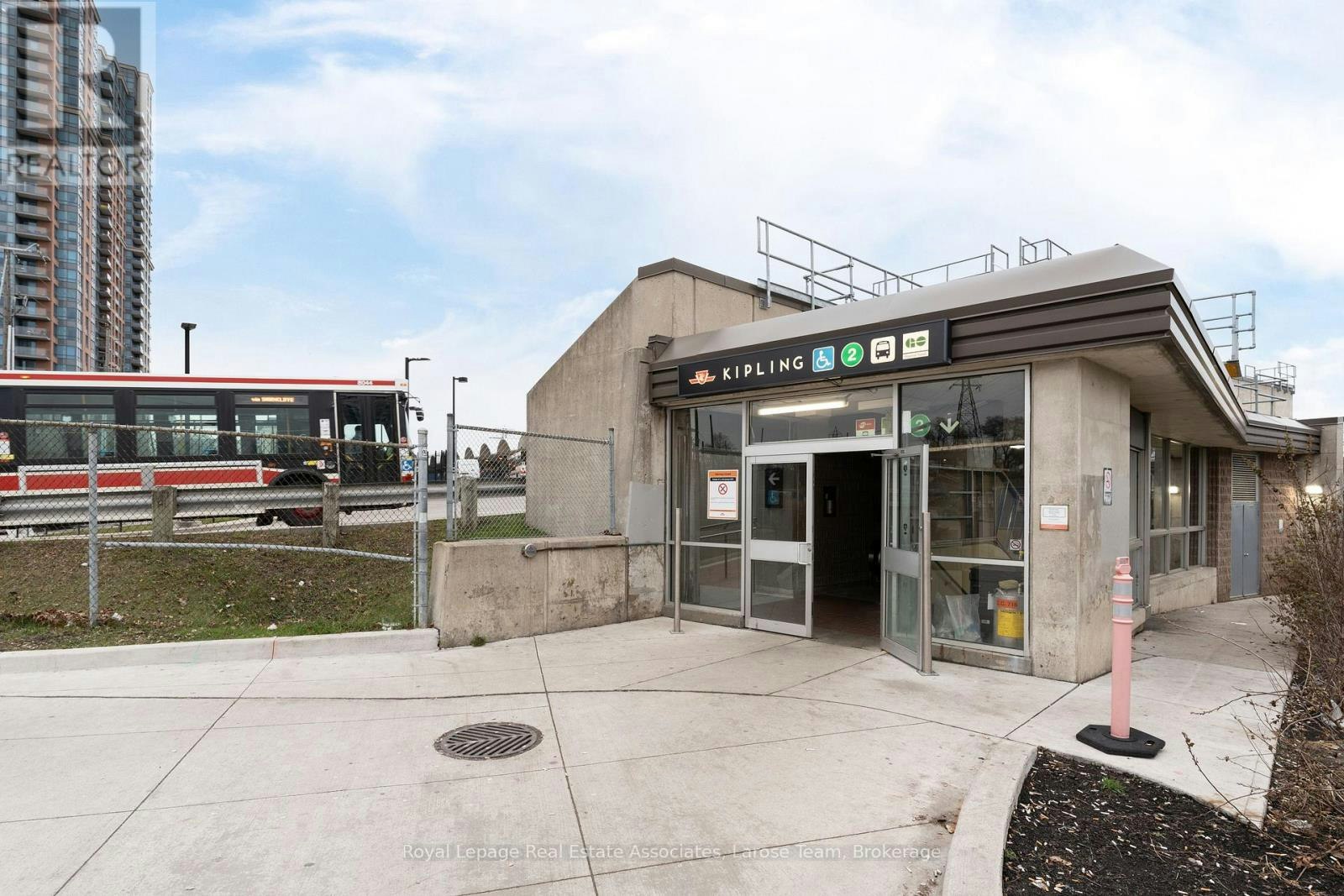 1019-5233 Dundas Street W, Toronto, ON, M9B 6M1 - 26