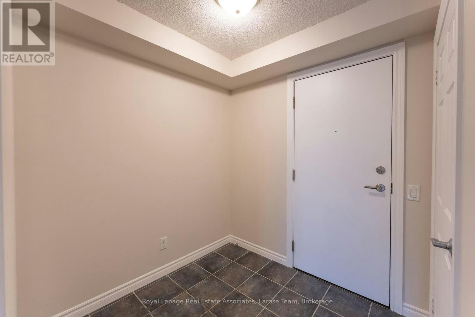1019-5233 Dundas Street W, Toronto, ON, M9B 6M1 - 5