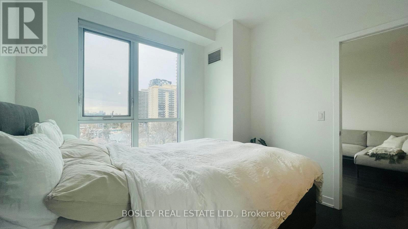 829-1830 Bloor Street W, Toronto, ON, M6P 0A2 - 12