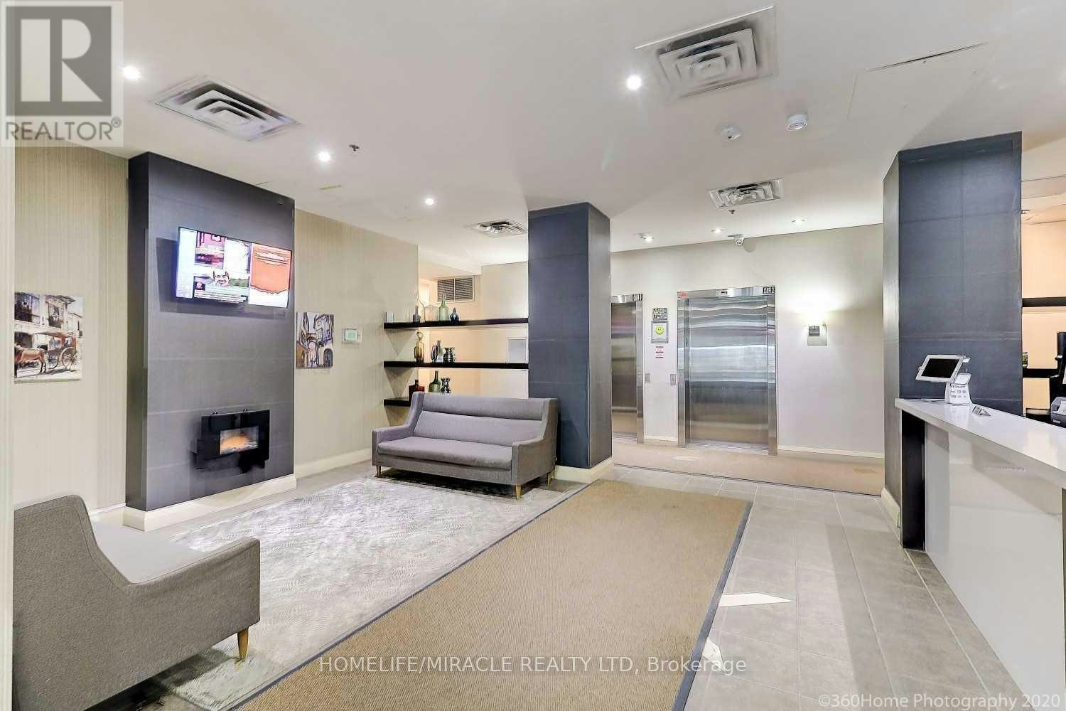 607-225 Wellesley Street, Toronto, ON, M4X 1X8 - 2