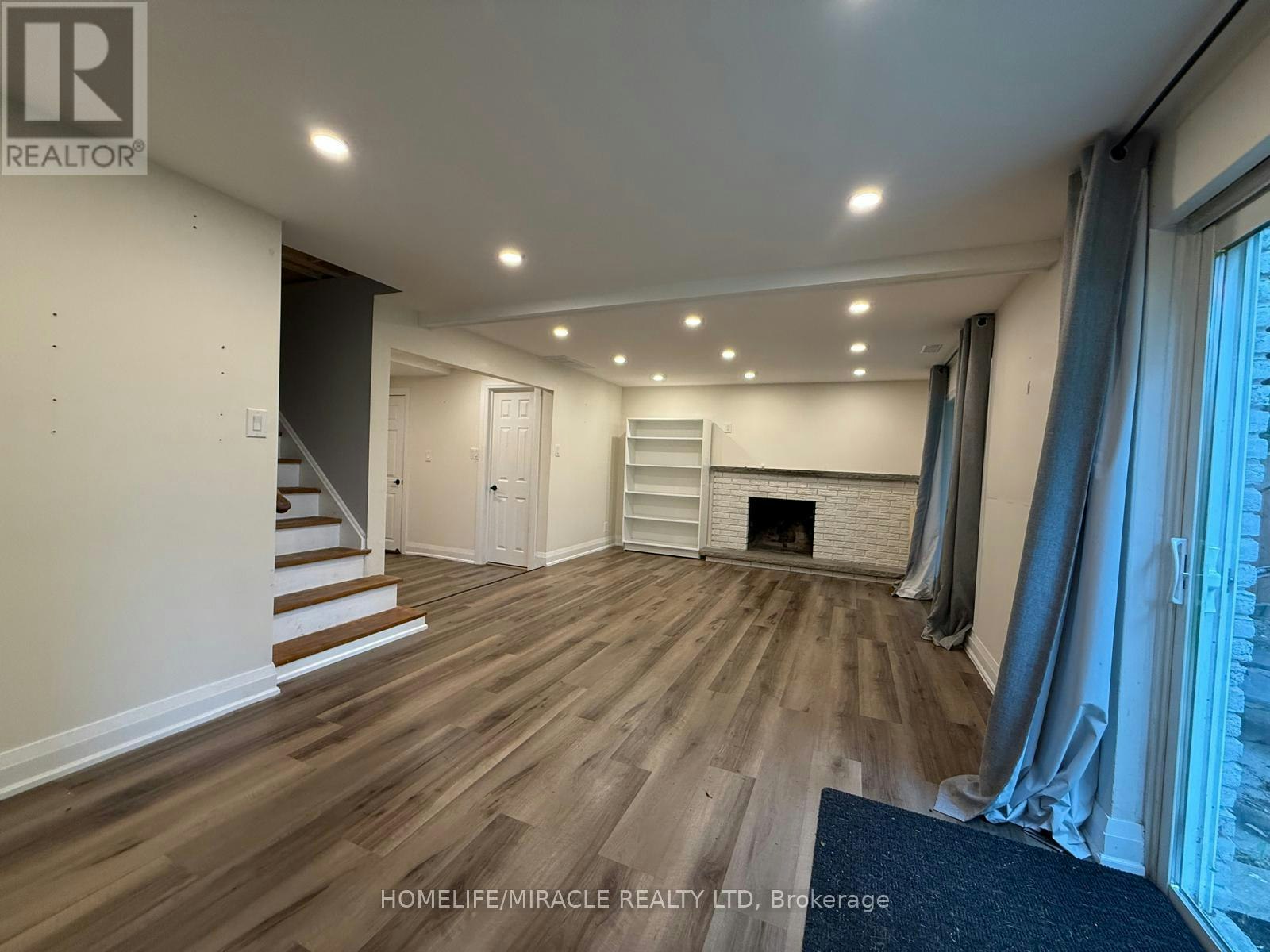 BSMT-838 Grace Street, Newmarket, ON, L3Y 2L7 - 12