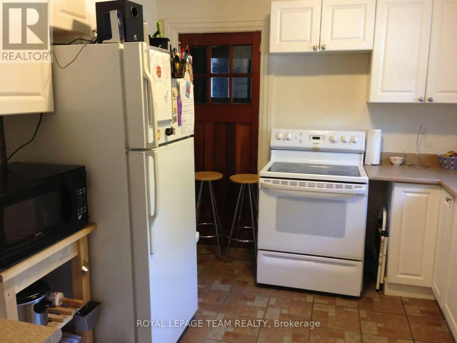 33 Cameron Avenue, Ottawa, ON, K1S 3X7 - 5