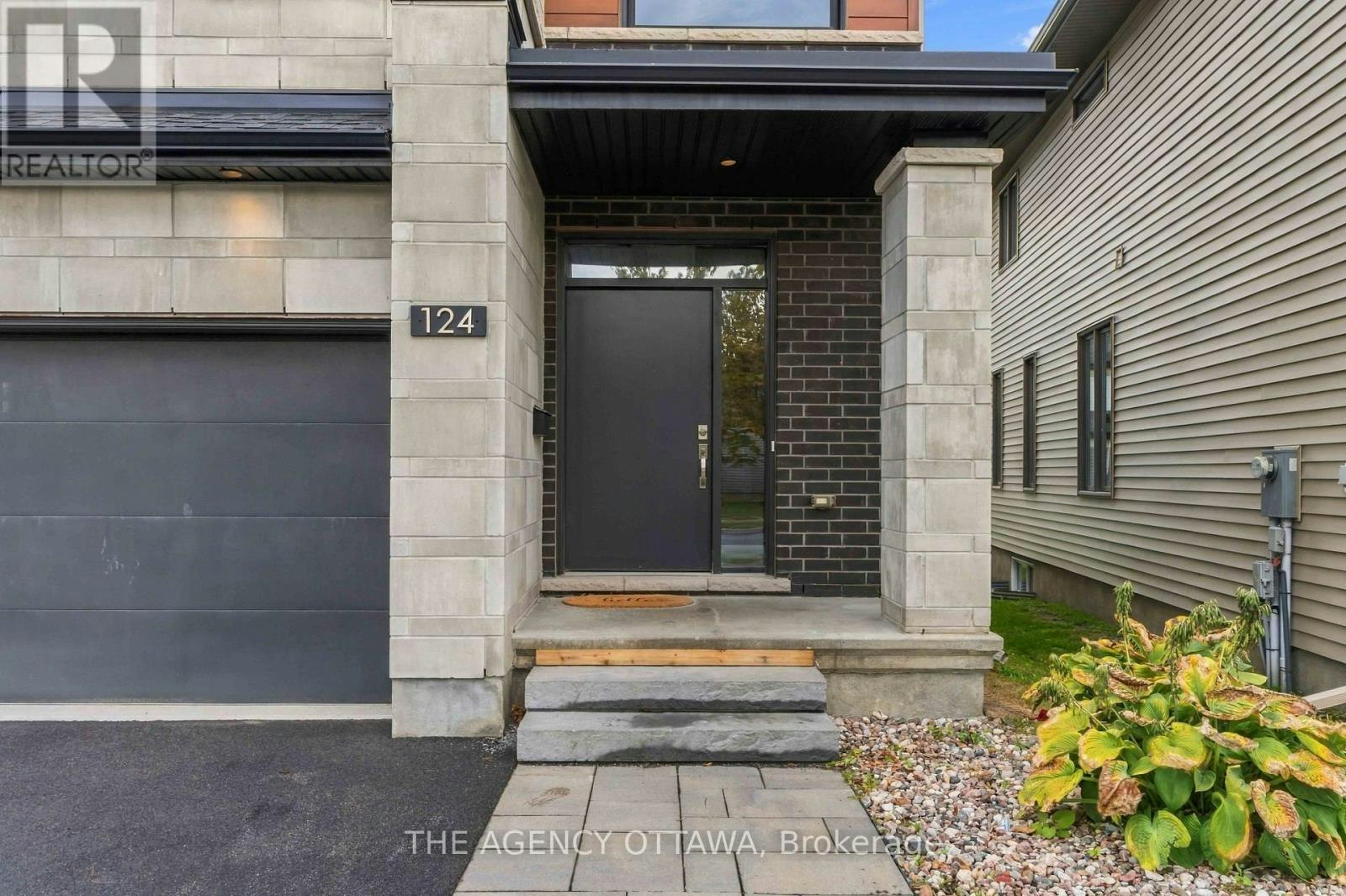 124 Dun Skipper Drive, Ottawa, ON, K1X 0G2 - 2