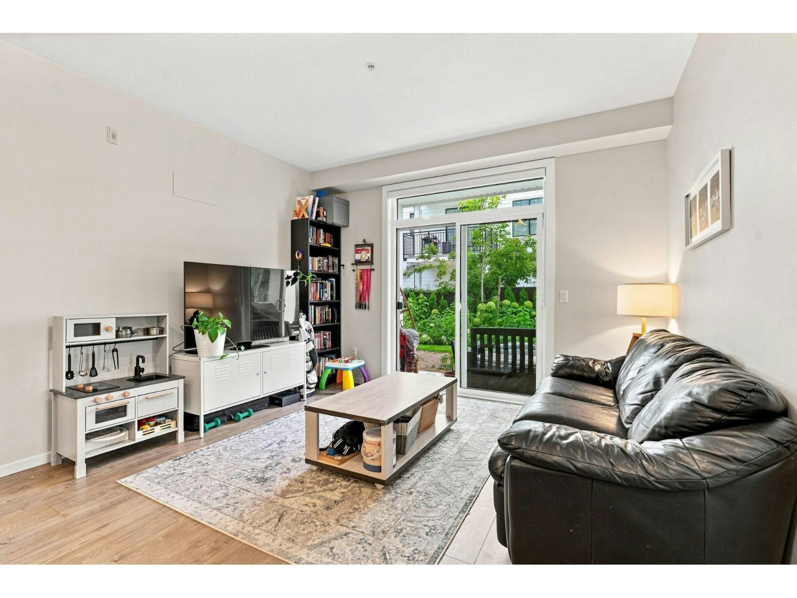 210-3319 148 Street, Surrey, BC, V4P 0J2