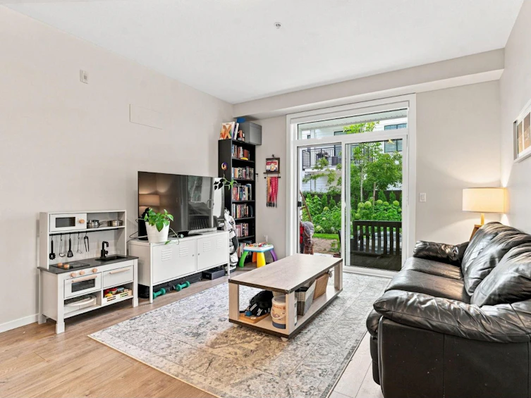 210-3319 148 Street, Surrey, BC, V4P 0J2