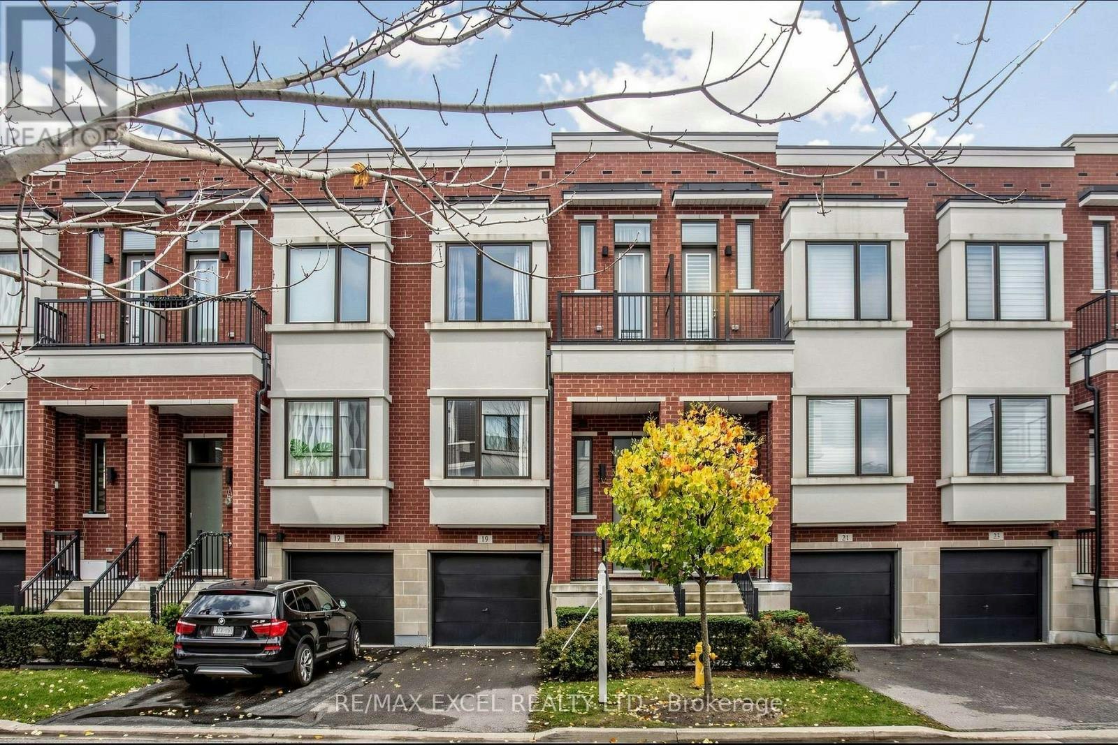 19 Ambler Lane, Richmond Hill, ON, L4C 0Z8
