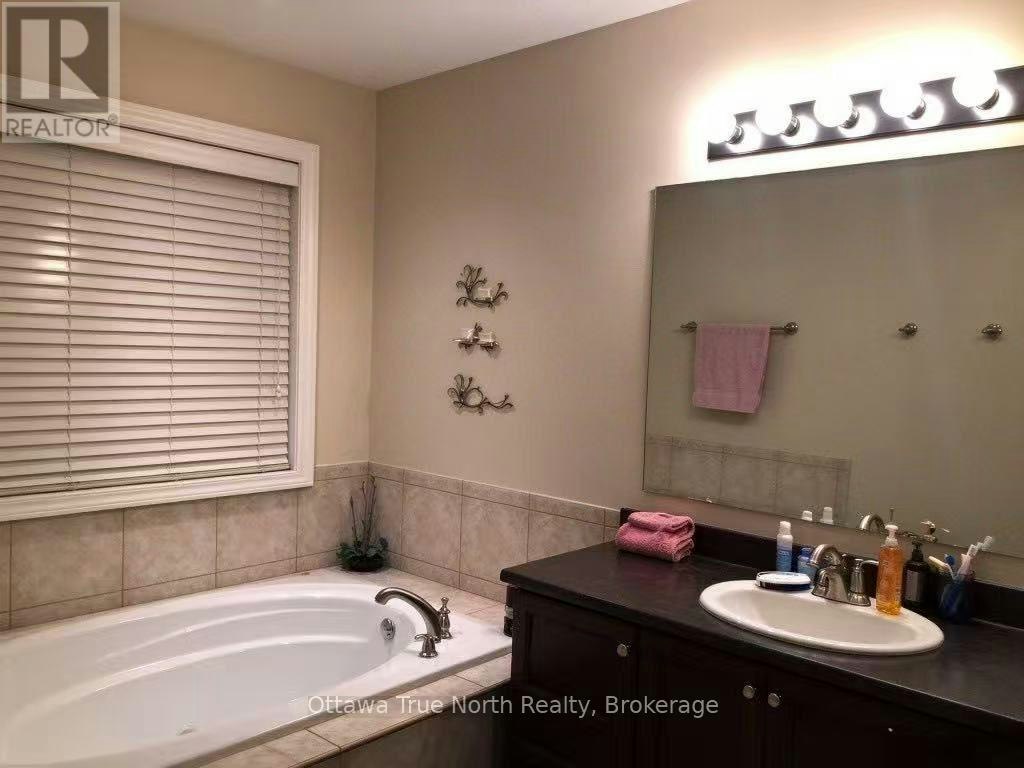 437 Celtic Ridge Crescent, Ottawa, ON, K2W 0B1 - 14