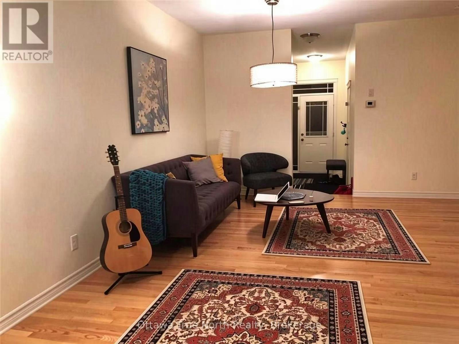 437 Celtic Ridge Crescent, Ottawa, ON, K2W 0B1 - 2
