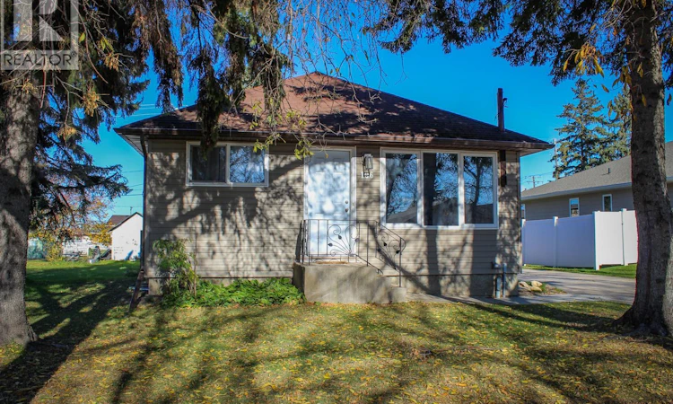 106 Higgins Avenue W