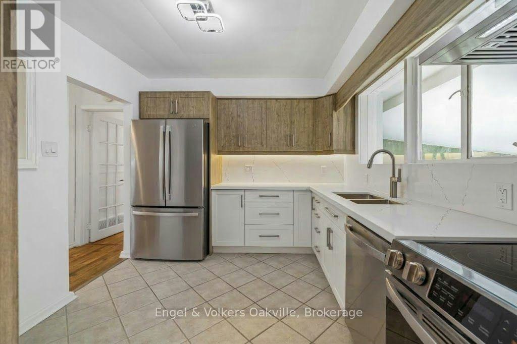 86 Selgrove Crescent, Oakville, ON, L6L 1L3 - 8
