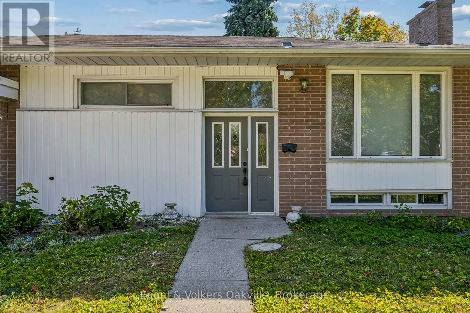 86 Selgrove Crescent, Oakville, ON, L6L 1L3 - 3