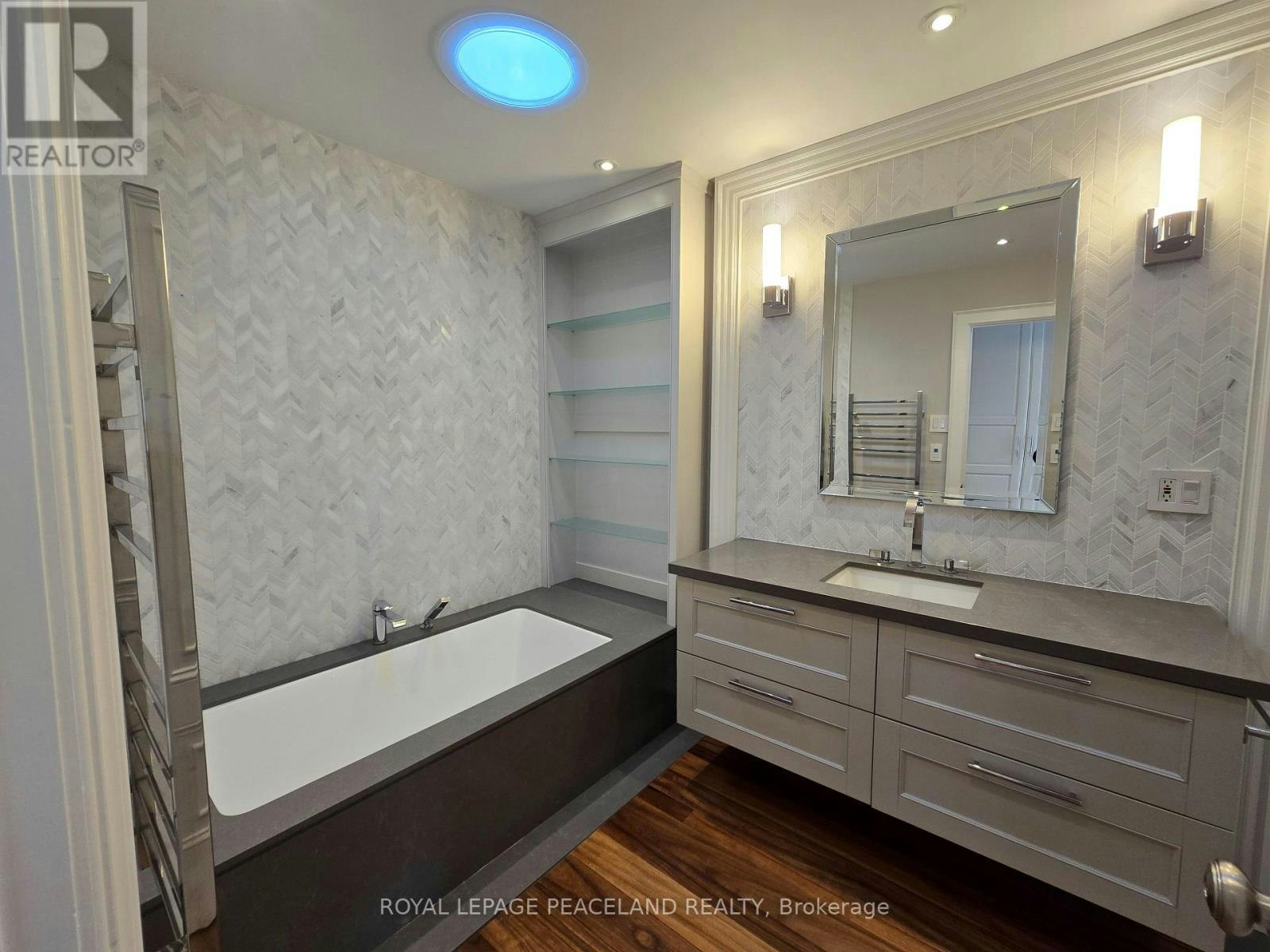 MAINHSE-322 Clinton Street, Toronto, ON, M6G 2Y8 - 18
