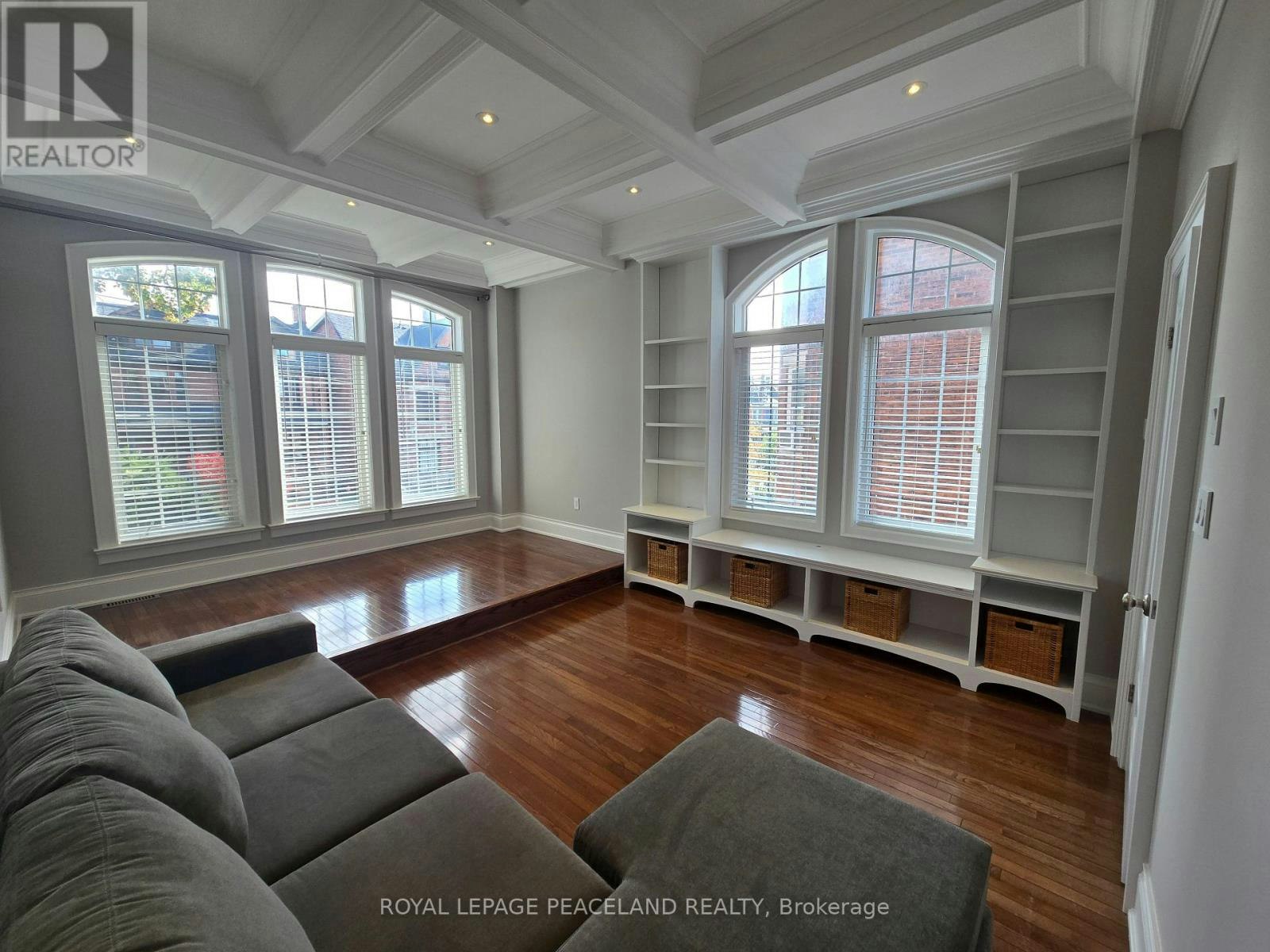 MAINHSE-322 Clinton Street, Toronto, ON, M6G 2Y8