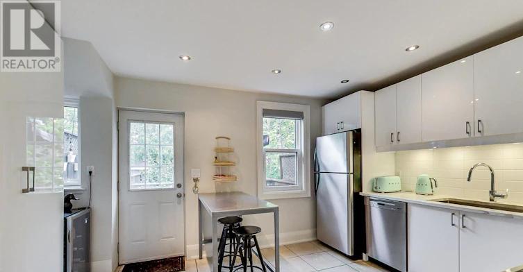 55 Billings Avenue, Toronto, ON, M4L 2S3 - 8