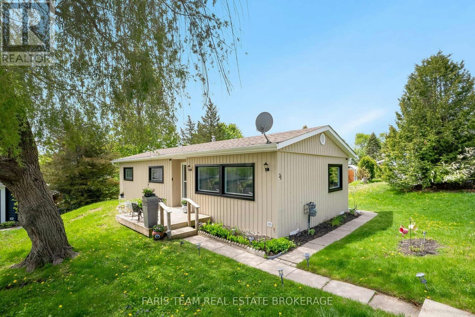 21 Hawthorne Drive, Innisfil, ON, L9S 1P7 - 2