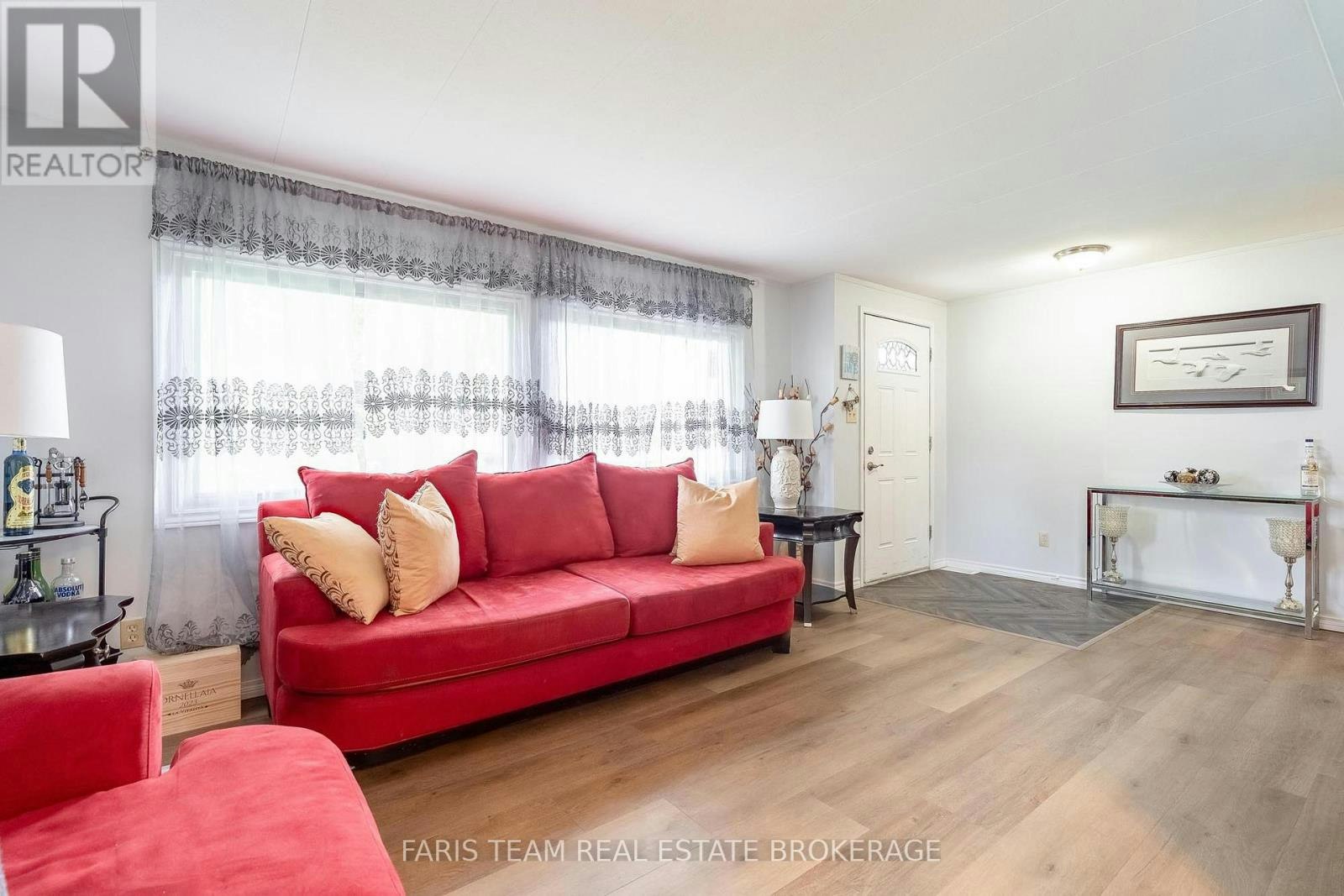 21 Hawthorne Drive, Innisfil, ON, L9S 1P7 - 15