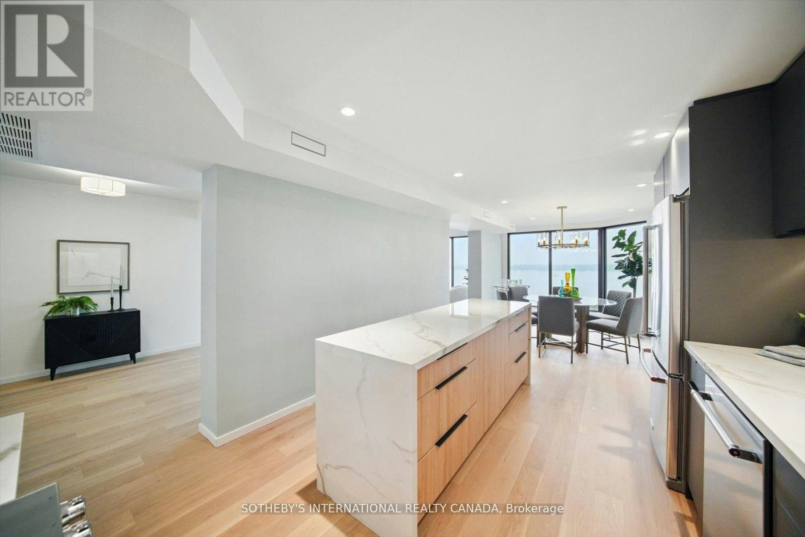 1110-65 Harbour Square, Toronto, ON, M5J 2L4 - 8