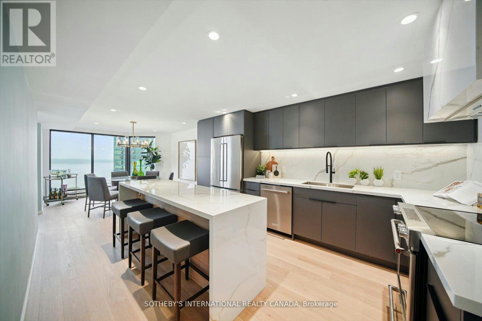 1110-65 Harbour Square, Toronto, ON, M5J 2L4 - 2